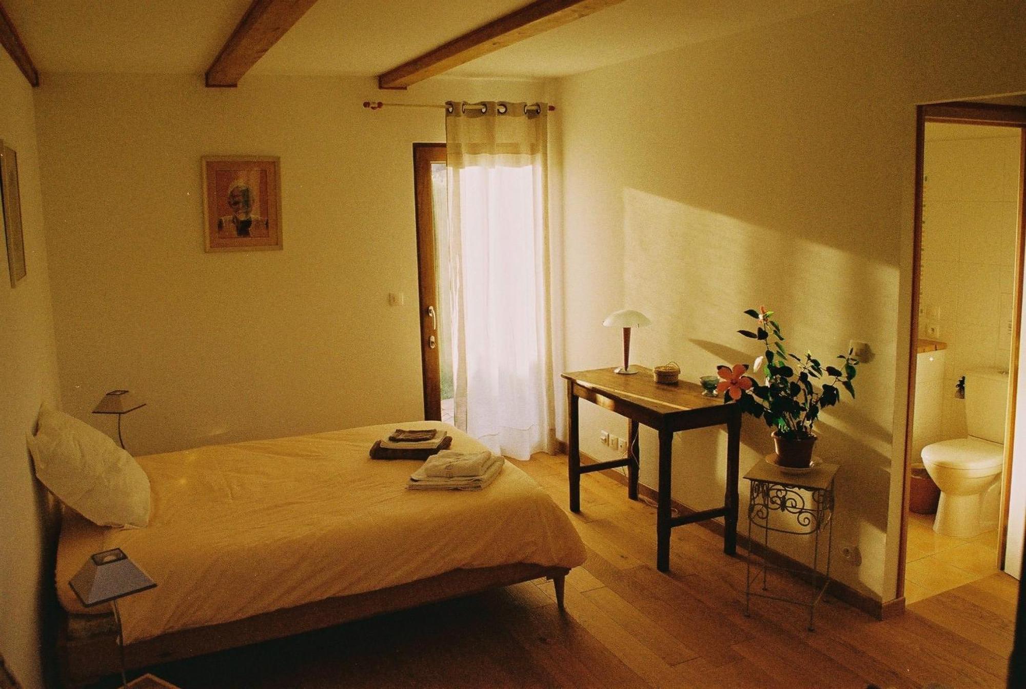 Holzhaus Chambre D'Hotes Bed & Breakfast Aix-en-Provence Exterior photo