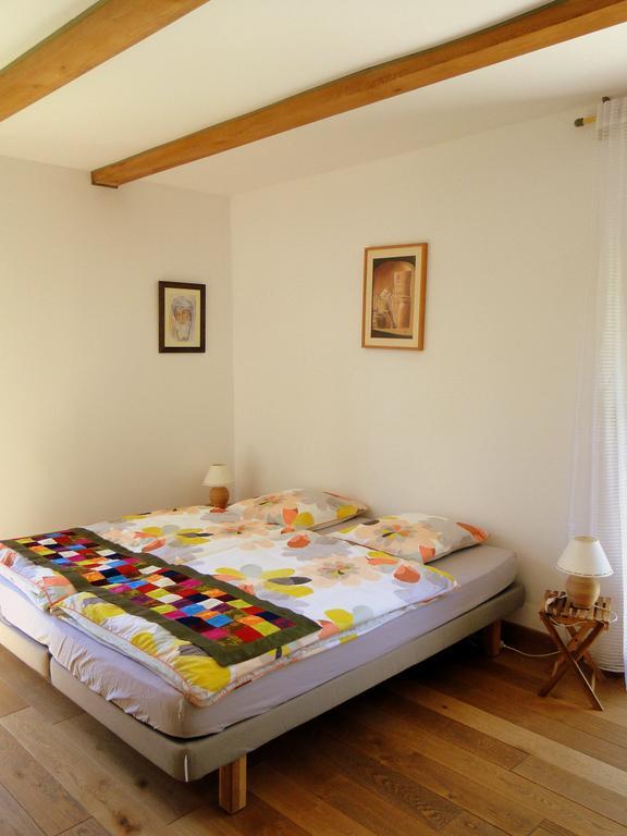 Holzhaus Chambre D'Hotes Bed & Breakfast Aix-en-Provence Exterior photo